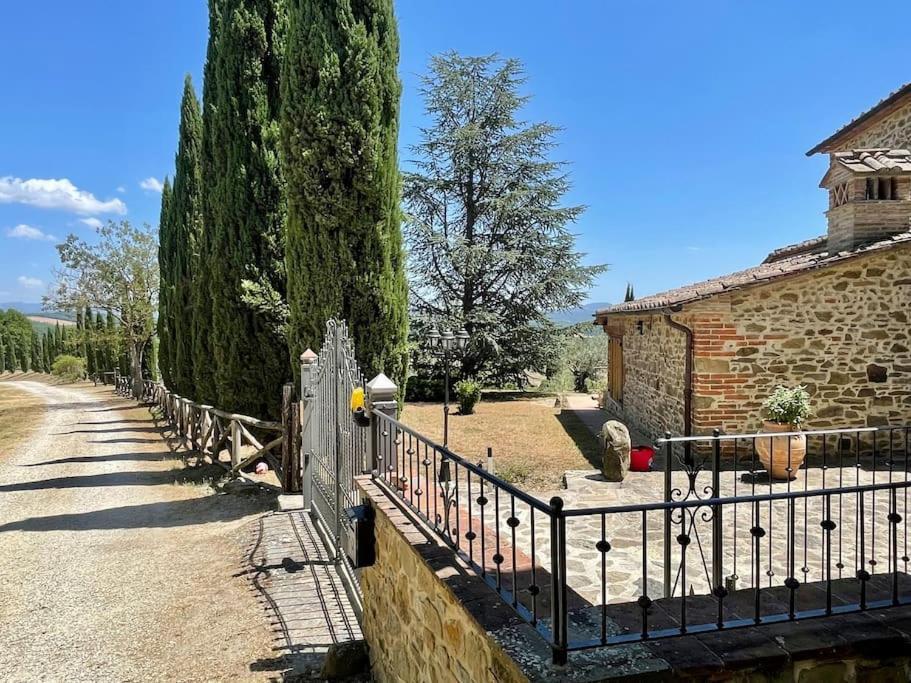 Luxury 1-Bedroom House With The Pool In Tuscany. Anghiari Bagian luar foto